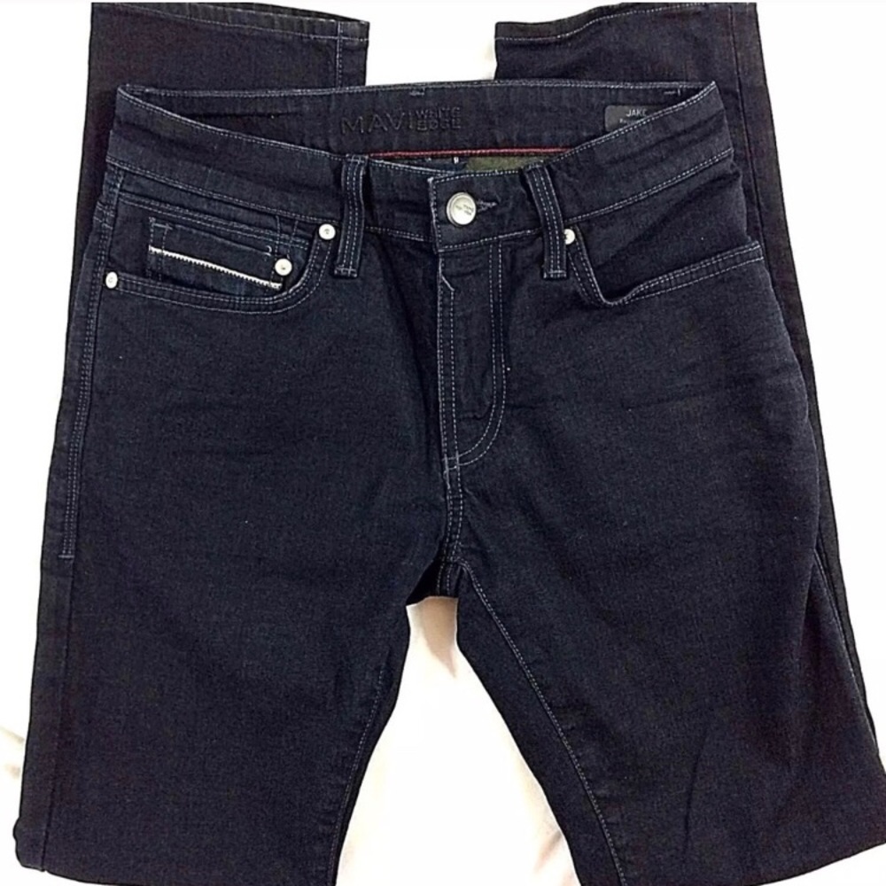 Mavi Jake jeans. Regular rise. Slim leg.